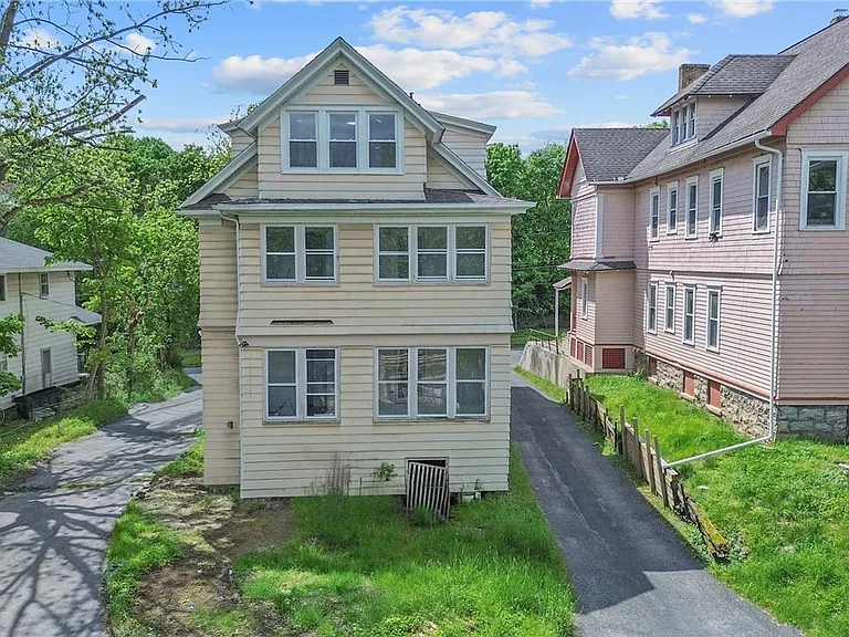 944 Bellevue Ave — Photo 4