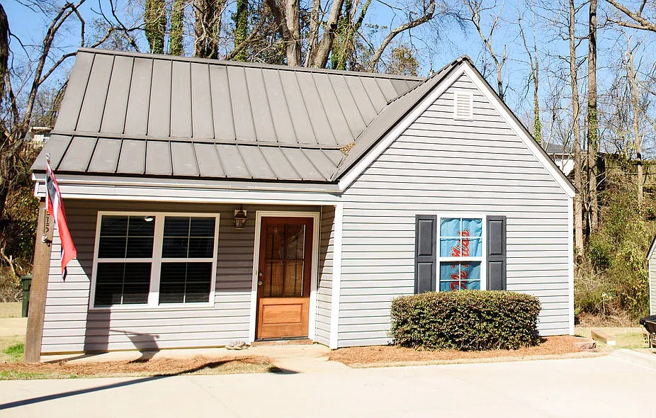1615 Oxford Place — Photo 1