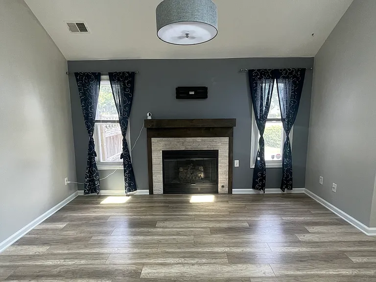 2770 North Ave SE — Photo 3