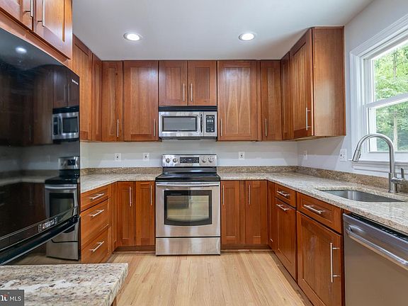 5th image of 7032 Coventry Rd