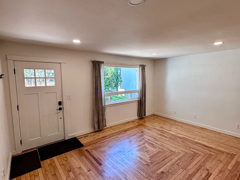 4104 E 36th Ave — Photo 2