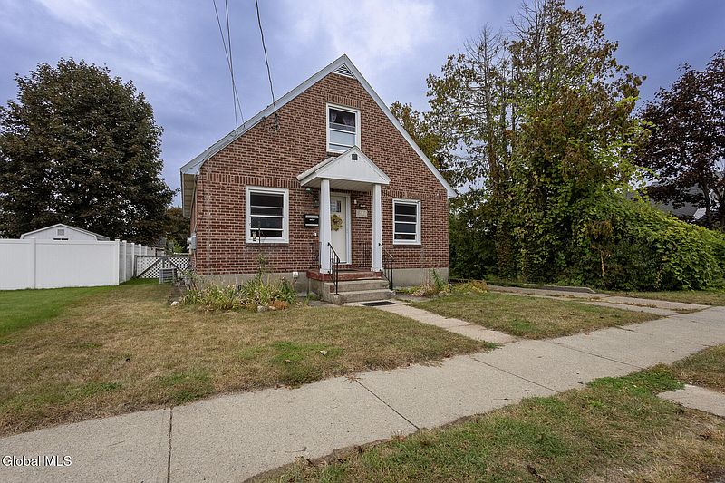 3rd image of 1646 Van Cortland Street