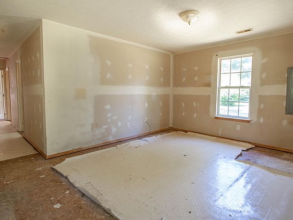 5th image of 2720 Delrose Dr