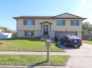 2963 Fairlane Ave, Columbus, NE 68601