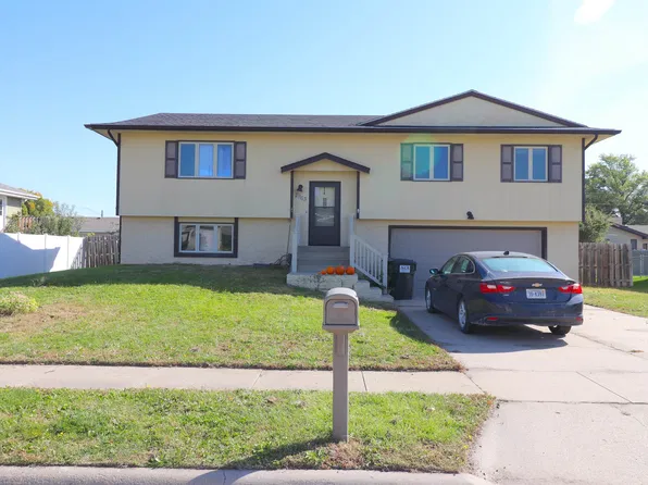 2963 Fairlane Ave, Columbus, NE 68601