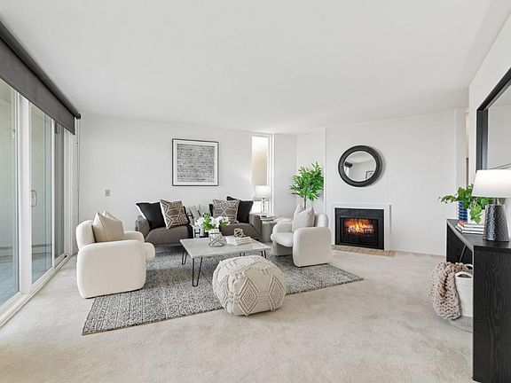 5th image of 320 Vallejo Dr APT 22