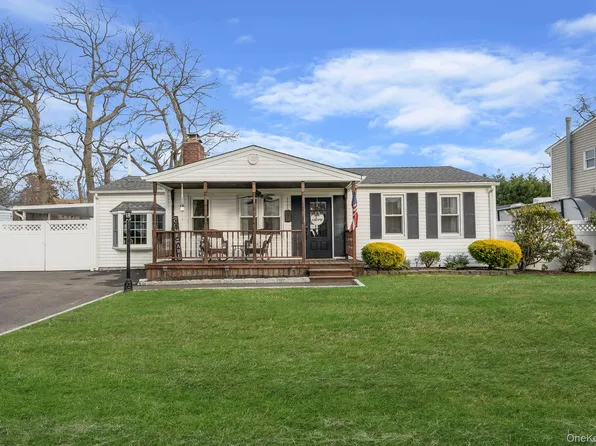 121 Plymouth Street, West Babylon, NY 11704