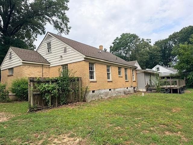 19th image of 1388 S Highland St