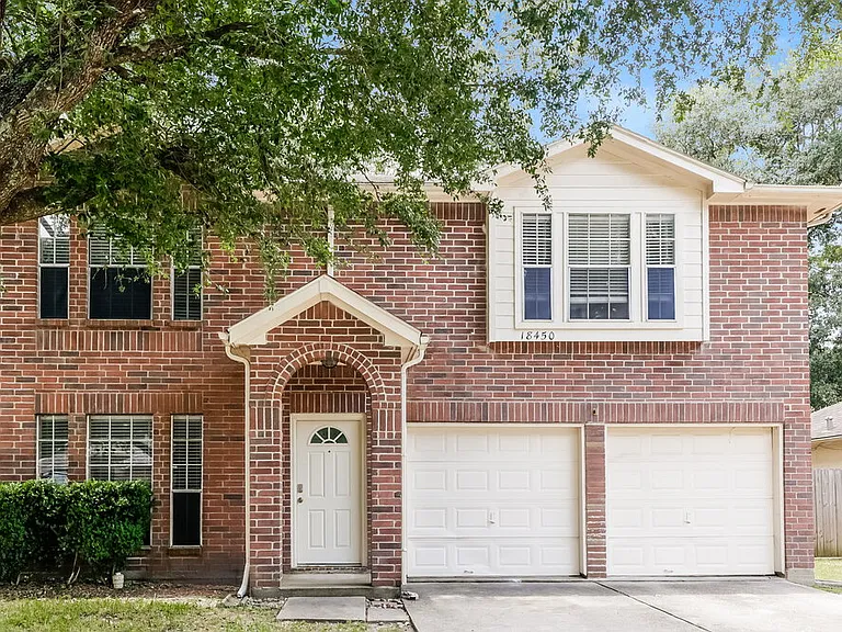 18450 Hollow Oaks Cir — Photo 1