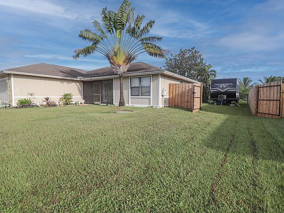 3rd image of 125 SW Whitmore Drive