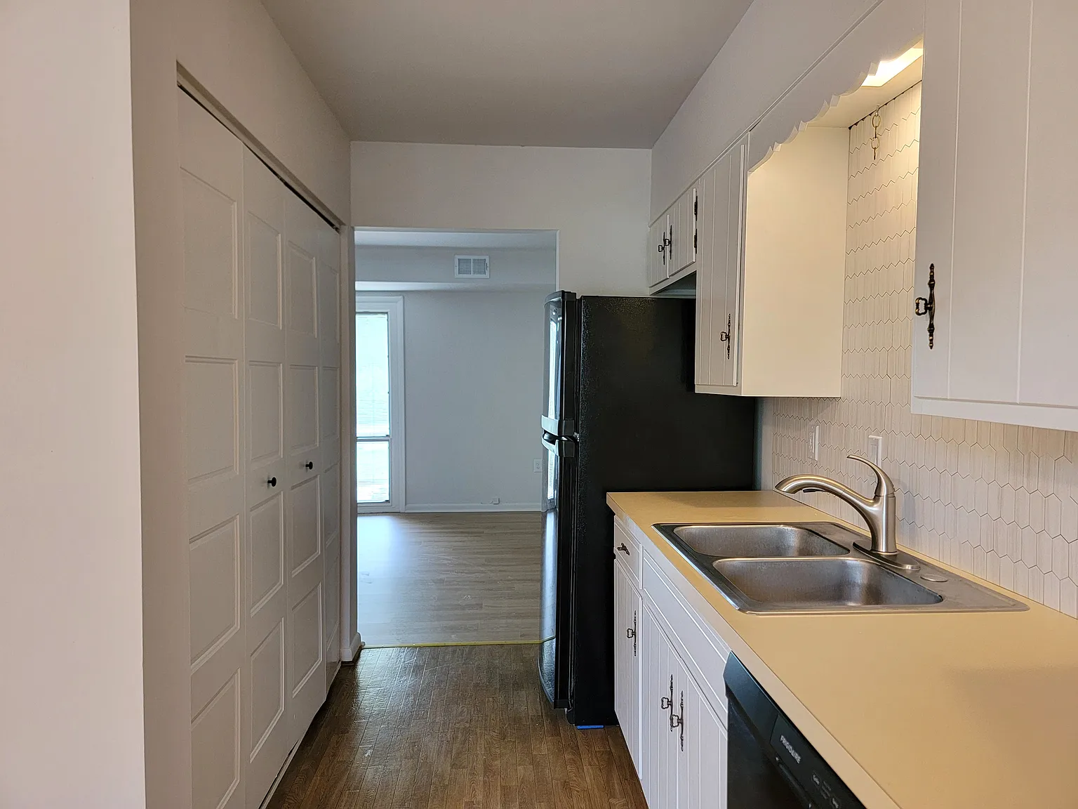 2 bed, 1.5 bath, 1190 sqft, $1,595 — Photo 4