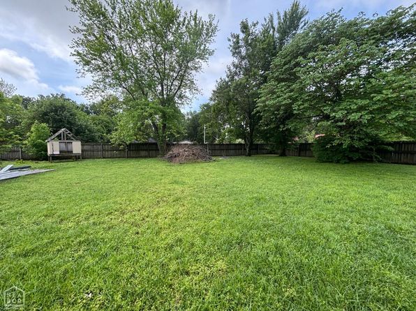 614 Pocahontas Rd, Walnut Ridge, AR 72476