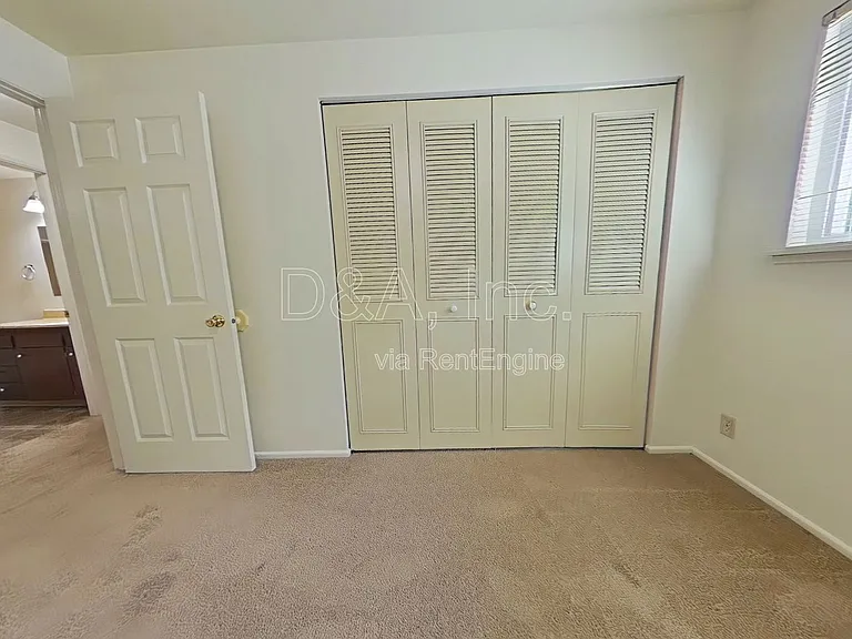 803 SW 8th St #8 — Photo 6