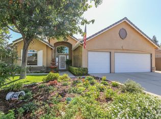 1079 N Burgan Ave, Clovis, CA 93611