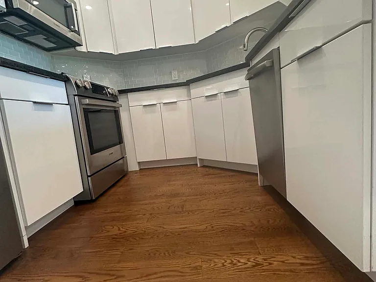 689 Leonard St #4 — Photo 1