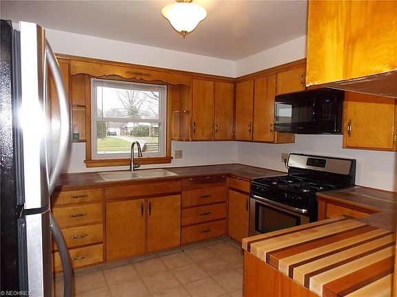 2nd image of 746 Highland Ave