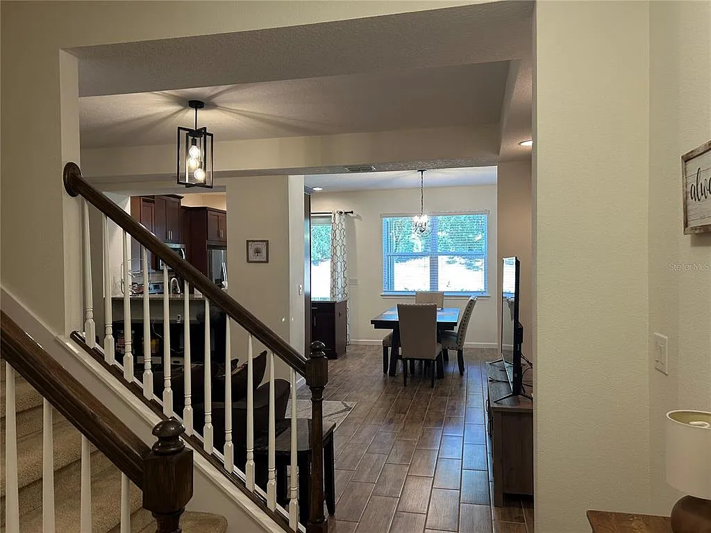 3 bed, 2.5 bath, 1661 sqft, $3,200 — Photo 3