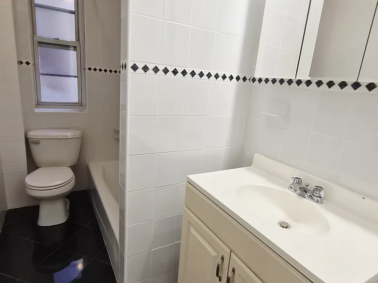 302 W 87th St #25 — Photo 7