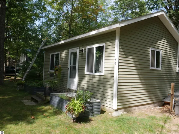84 Frosh Dr, West Branch, MI 48661