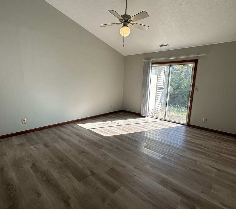 1st image of 2701 Plaza Ln #2703
