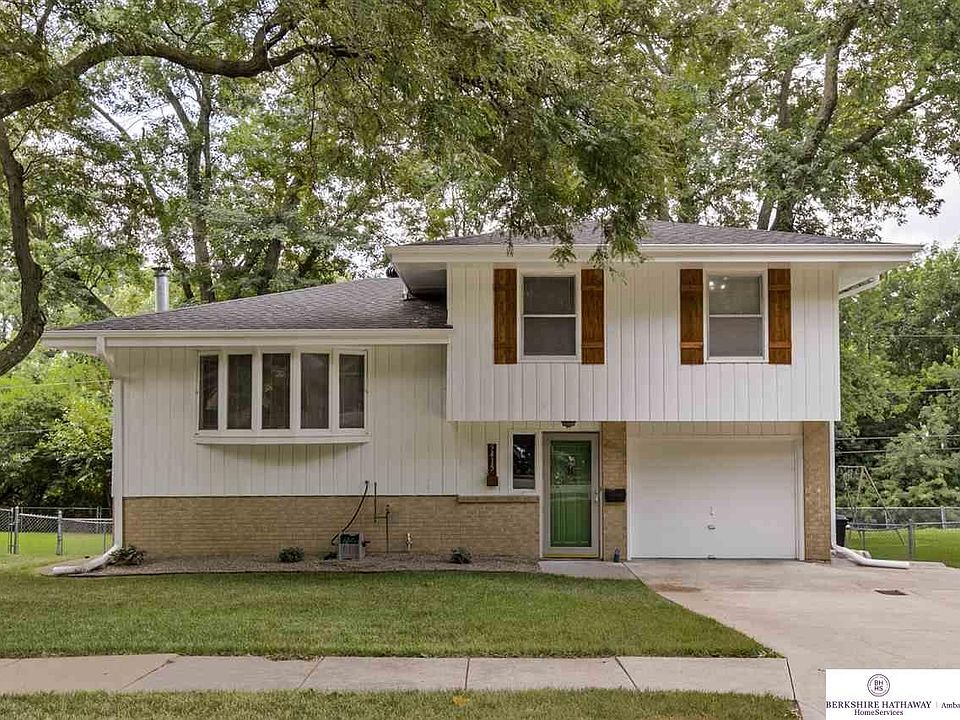 1st image of 9415 Meadow Dr
