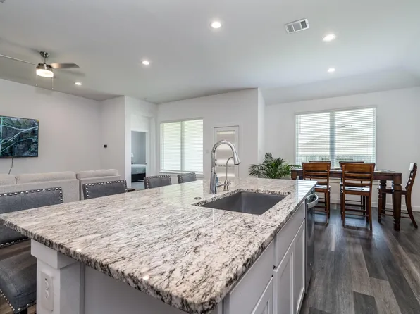 1565 Oakdale Crest Rd, Montgomery, TX 77316