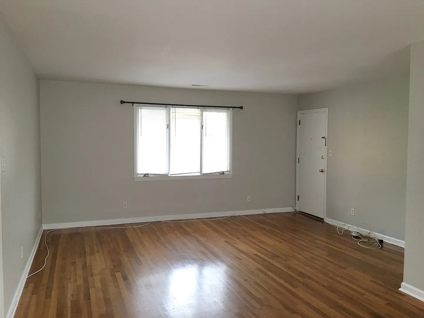 2 Bedroom 1 Bath Apartment in Radcliffeborough - Downtown Charleston — Photo 2