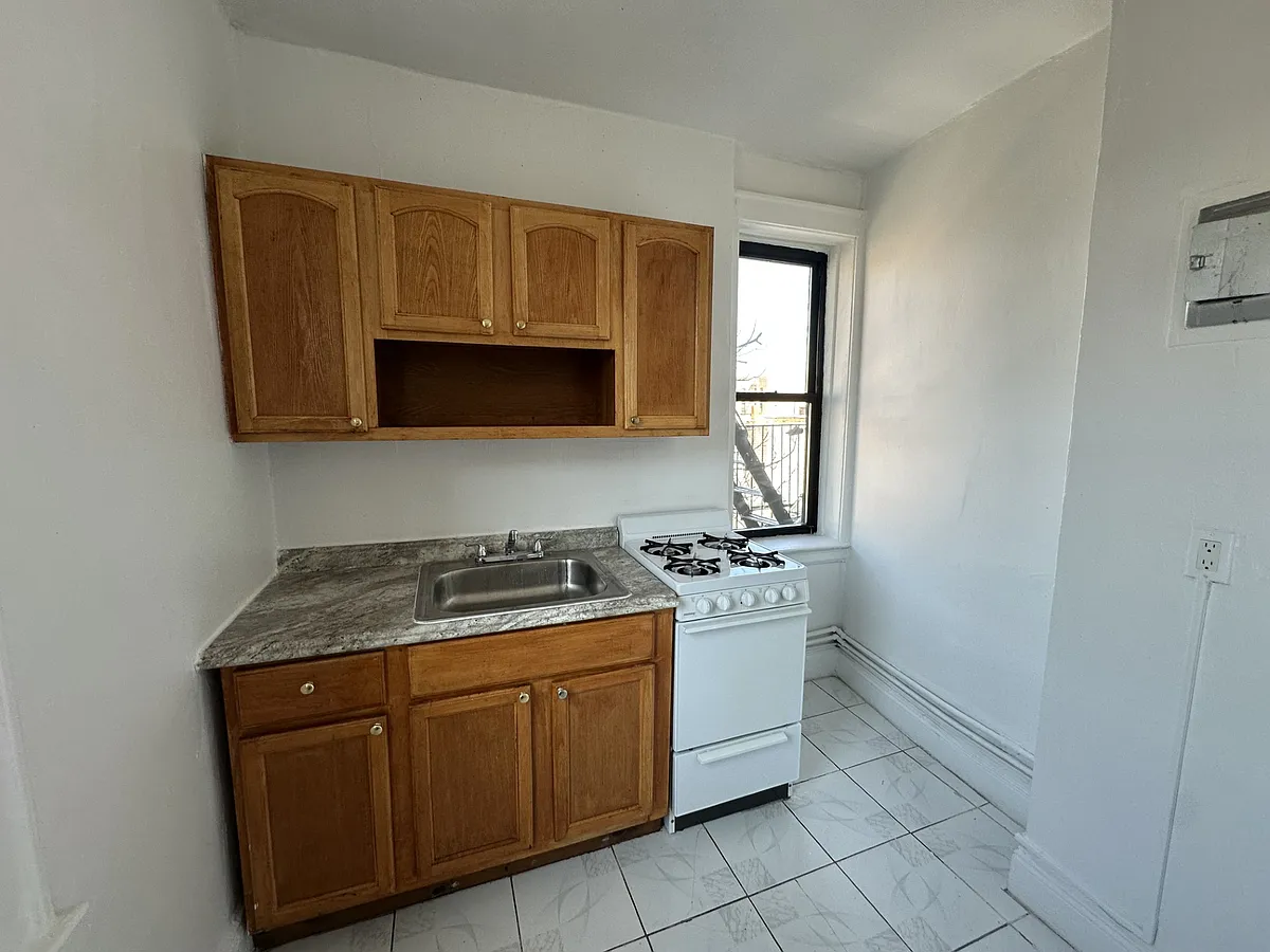 Building Photo - 39-62 65th St #3D