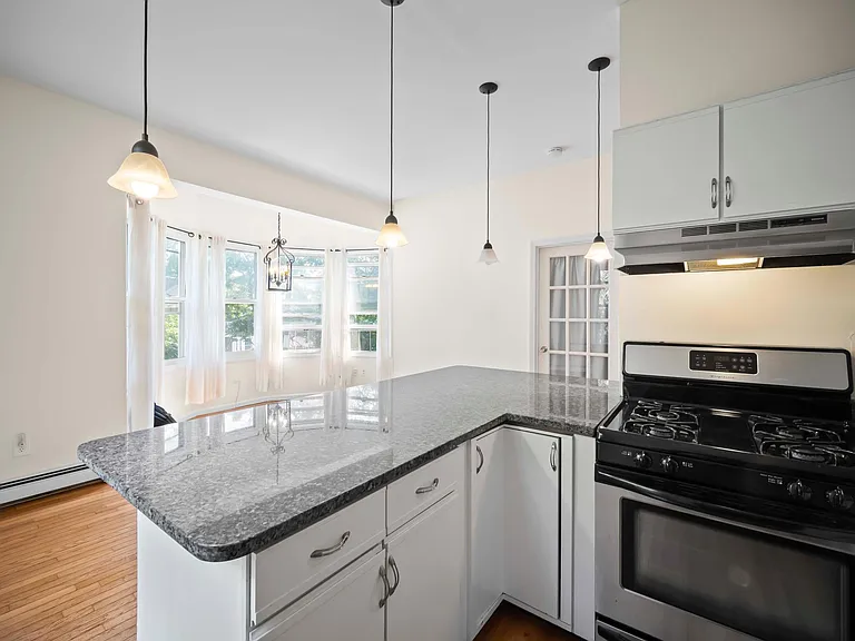 38 Pleasant St #6 — Photo 1