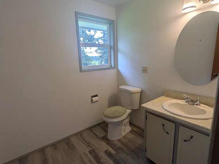 2421 Hastings Ave W — Photo 13