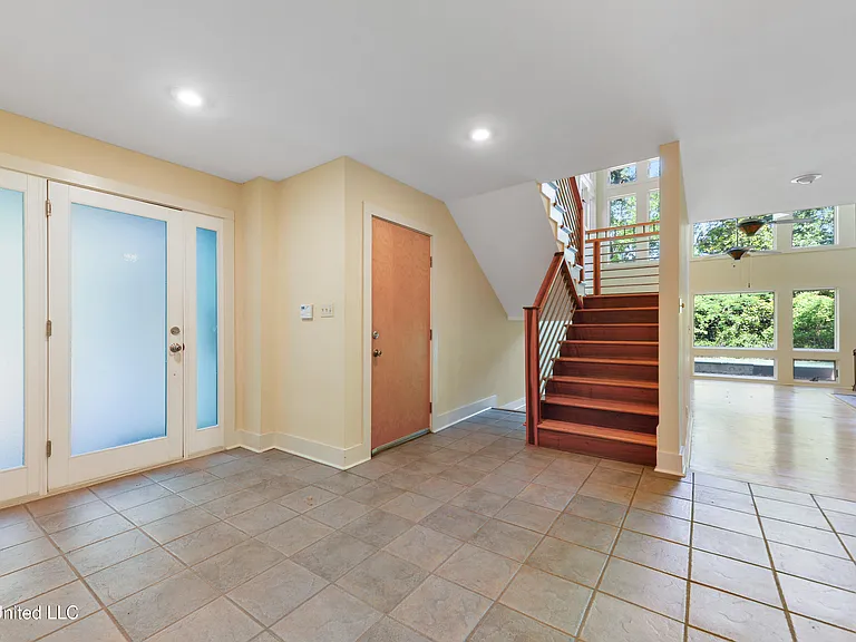 1220 Sunset Ave — Photo 3
