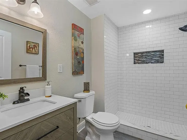 1320 E Giddens Ave — Photo 5
