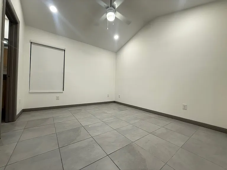 1321 E Iris Ave #3 — Photo 8