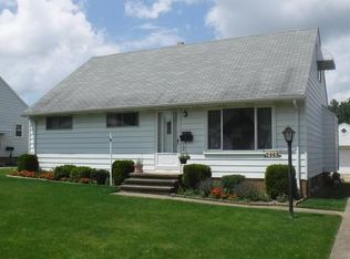 2868 Hilltop Dr, Parma, OH
