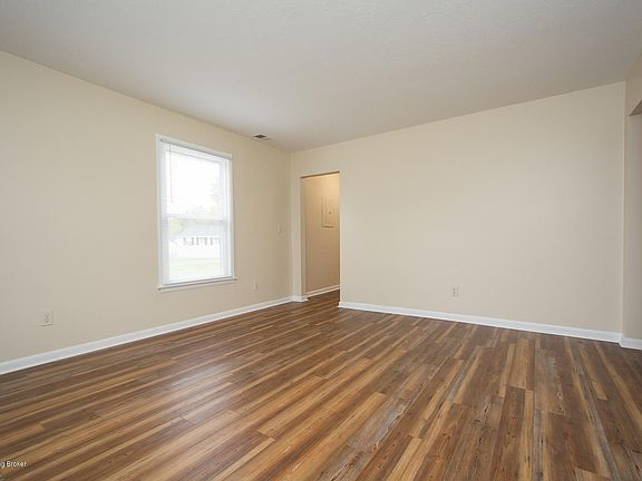 5th image of 2117 Reynolds Ln