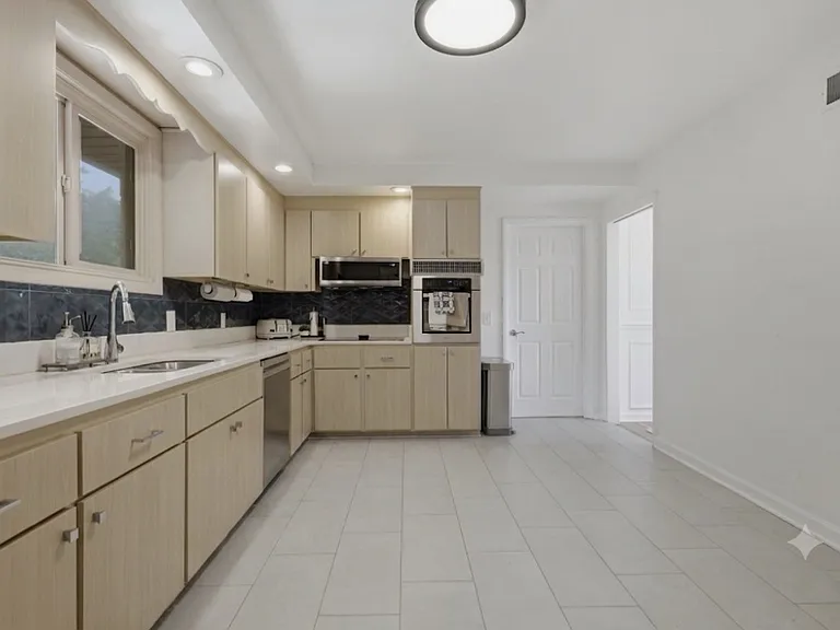 6555 Brownlee Dr — Photo 10