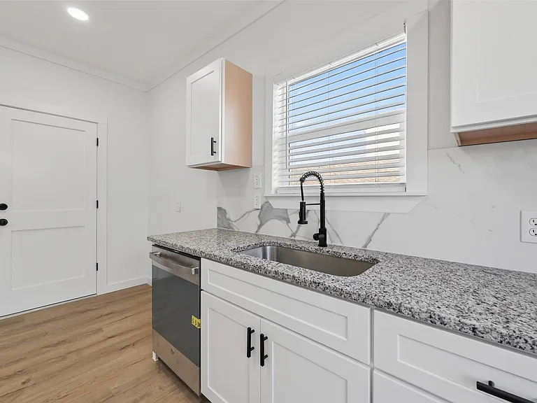 2202 Hutchins St #D — Photo 14