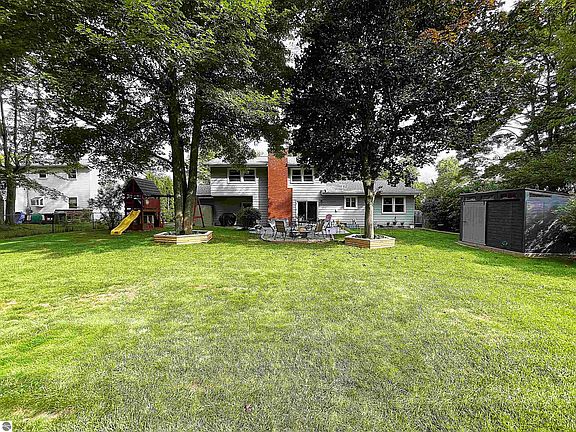 4th image of 3000 Canterbury Dr