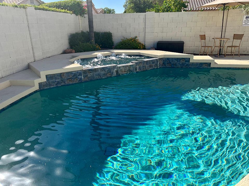 Private Pool that can be heated + Spa/Hot Tub