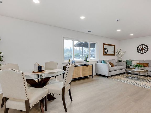 5th image of 18124 SE Stephens St