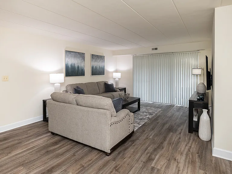 Ivy Hall Apartments — Photo 38