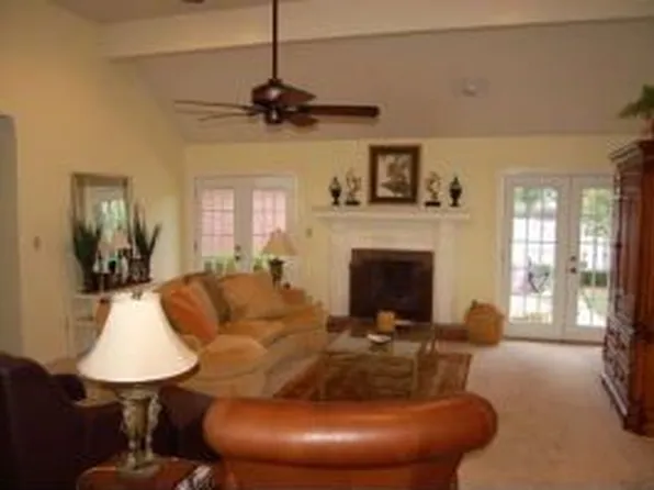 4646 Meadow Lake Dr, Tupelo, MS 38801