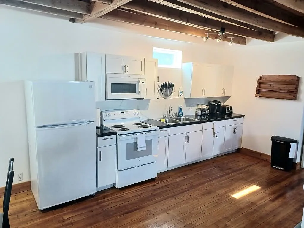 2 bed, 1080 sqft, $1,200 — Photo 2