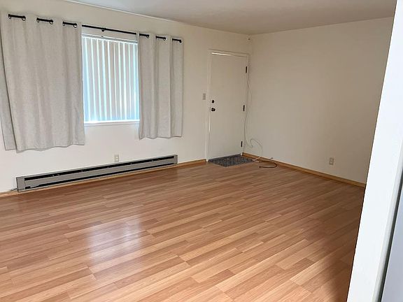 2nd image of 167 Villa Ave APT 4