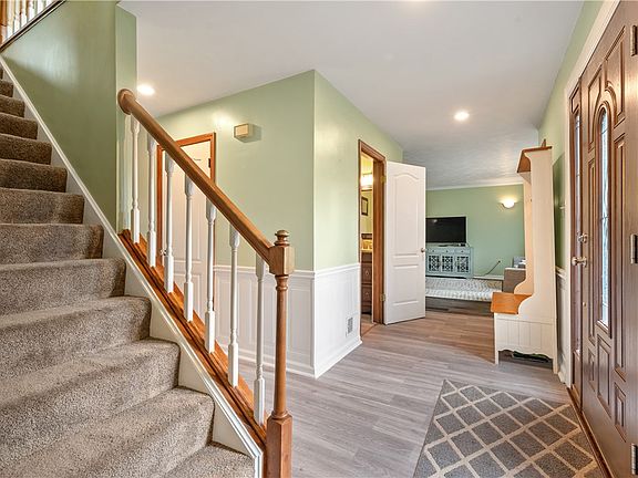 3rd image of 19 Timber Trail Dr