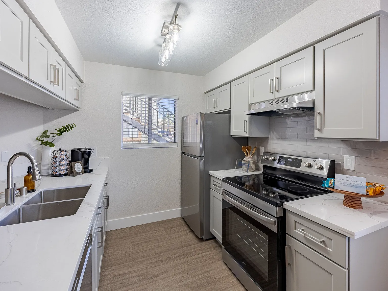 Sunset Winds Apartments — Photo 3