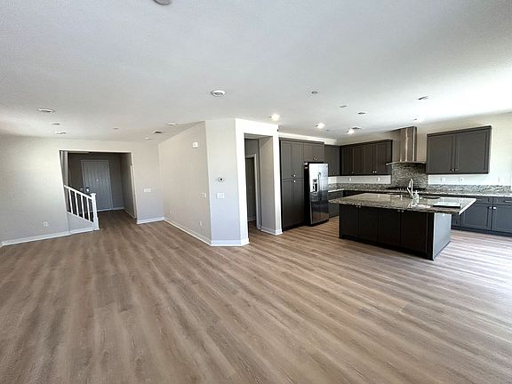 4th image of 809 Kidder Ave