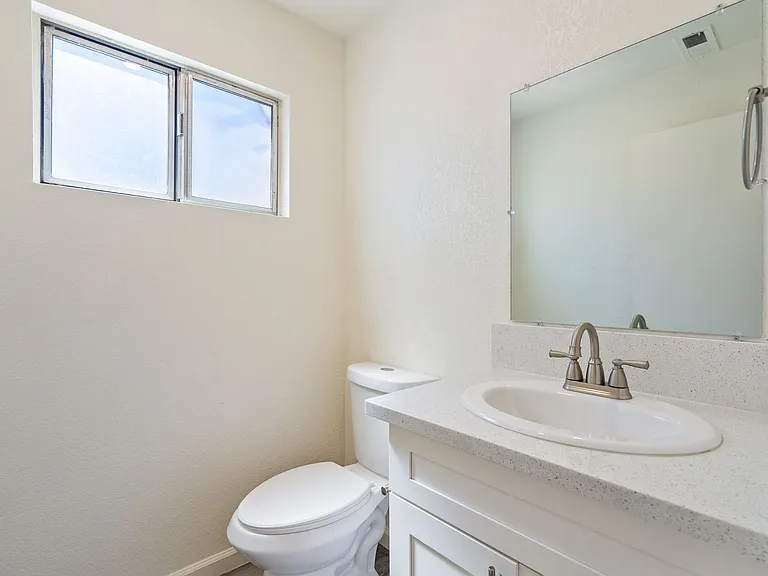 1717 Pine Street — Photo 16
