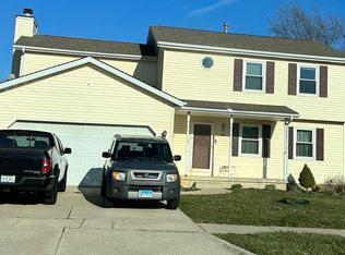 404 Old Farm Rd, Bloomington, IL 61704