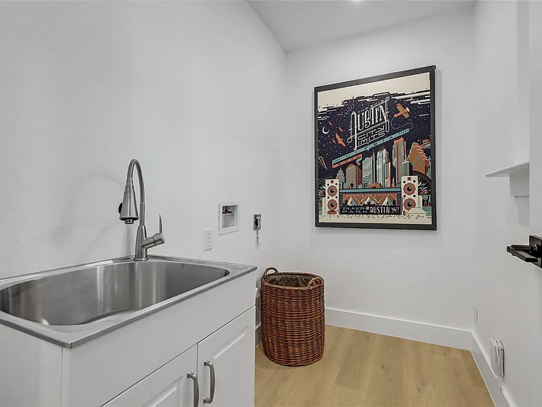813 Cardiff Dr — Photo 21